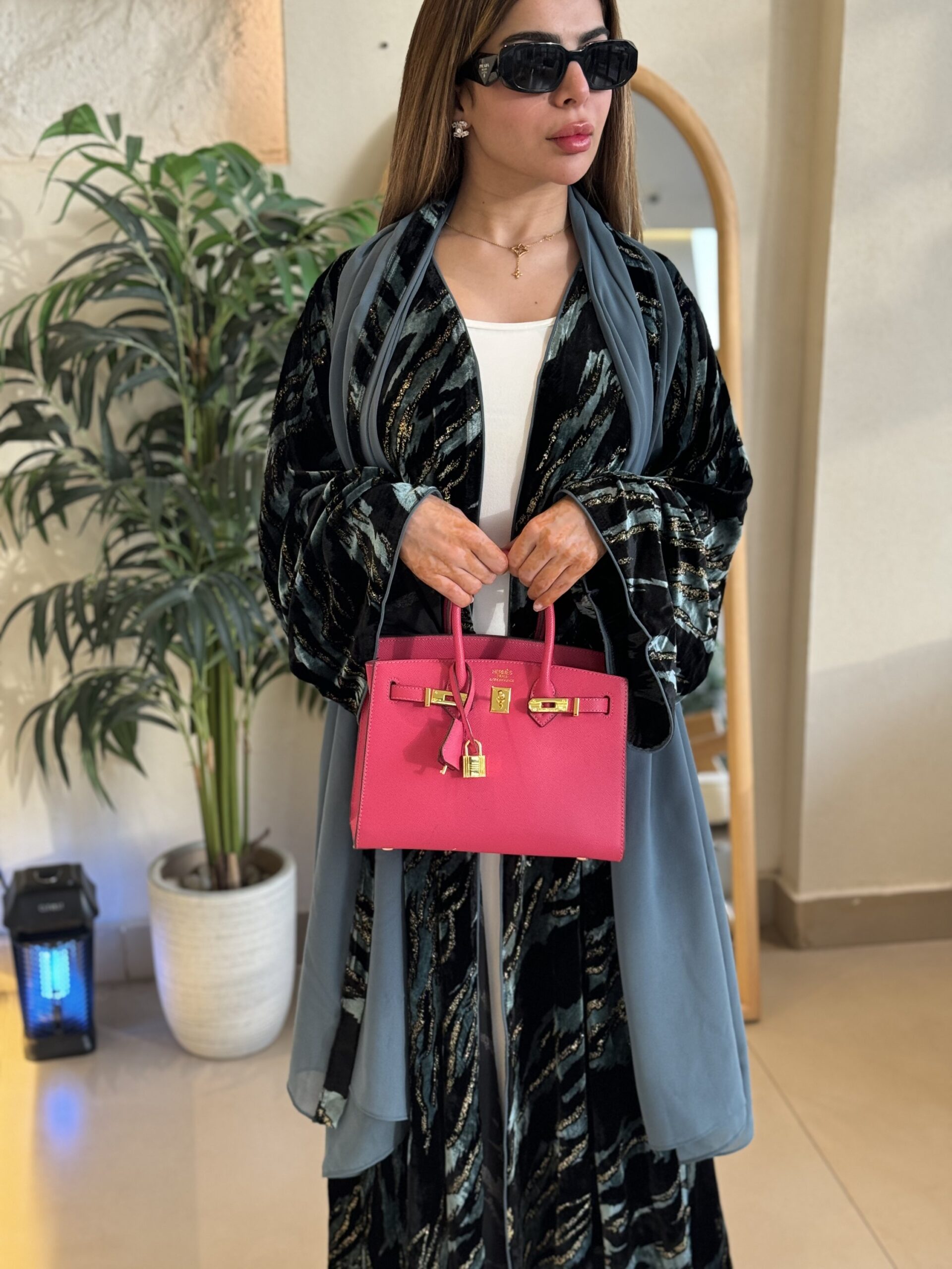 A110-velvet abaya - Image 2